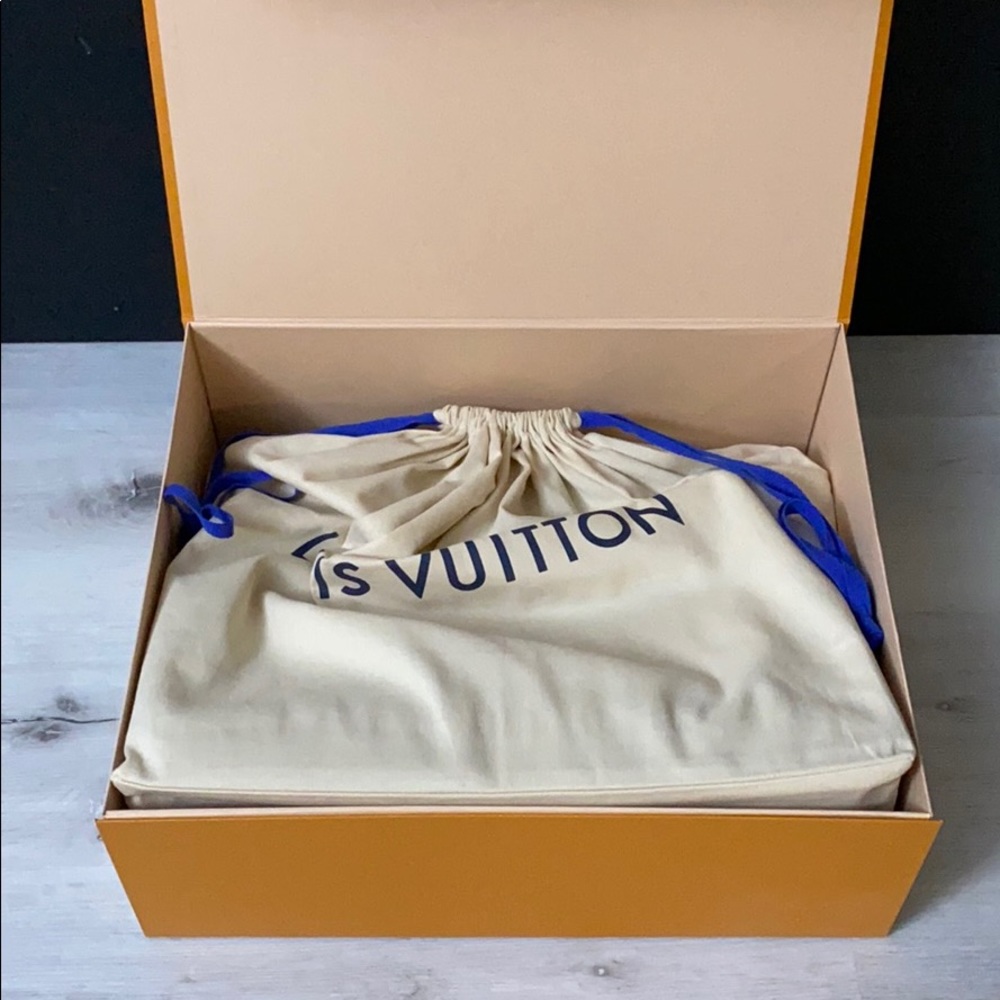 Louis Vuitton Onthego Reverse Monogram - Pre-Fall Edition with Monogram Straps - Picture 7 of 13